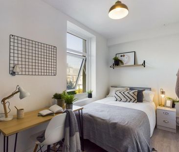 1 bedroom in a house share to rent - Photo 2