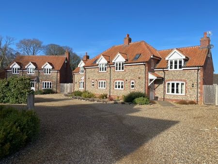 Beautifully Appointed Three Bedroom Home to Let Close to Holt Town Centre - Photo 4