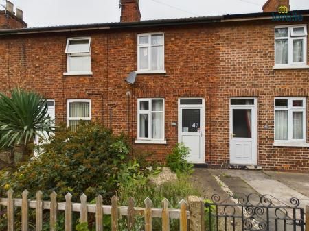 2 bedroom Terraced House To Let - Photo 1