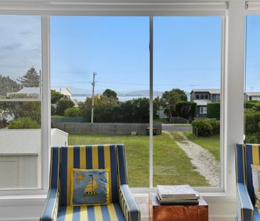 Fully Furnished, 5 bedroom home in Low Head - Photo 4