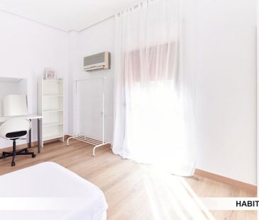 Calle Juan de Ledesma, Sevilla, Andalusia 41006 - Photo 4