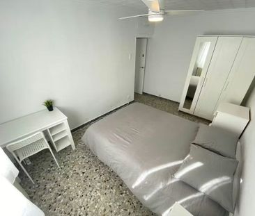 Calle de Tordegrillos, Madrid, Community of Madrid 28021 - Photo 6