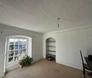 The Square, Penryn - Photo 2