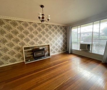PRIME LOCATION – 2 BEDROOM UNIT IN MCKINNON SECONDARY ZONE! - Photo 2