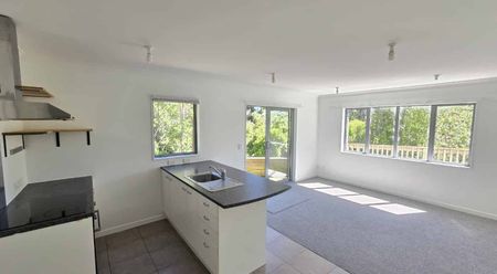 TIDY ONE BEDROOM IN FAB LOCATION: - Photo 3