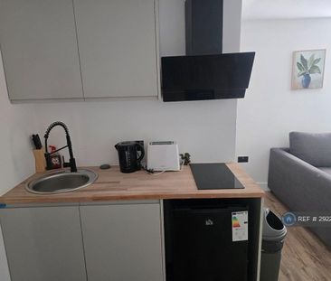 Studio to rent - Photo 3