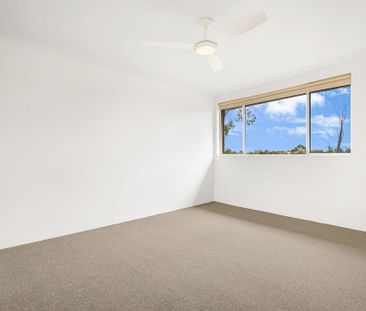 Oversized Updated Apartment - Photo 6