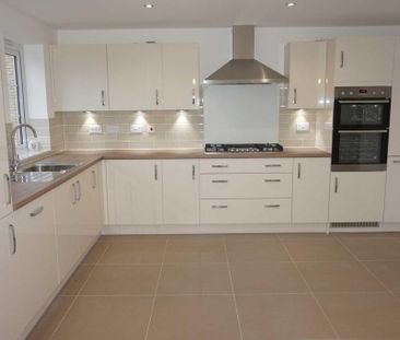 4 bedroom detached house to rent - Photo 3