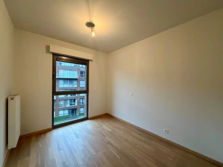 Instapklaar tweeslaapkamerappartement met terras & autostaanplaats te Brugge! - Foto 2