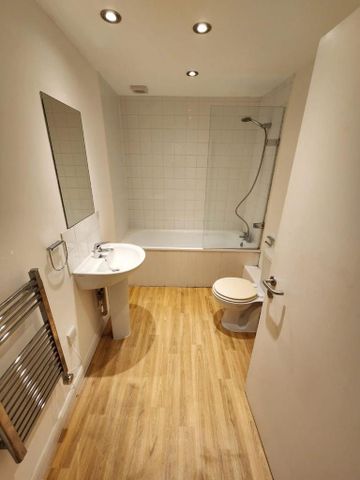 2 bedroom flat to rent - Photo 5