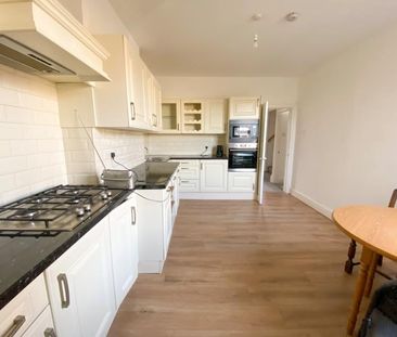 4 bedroom flat to rent - Photo 4