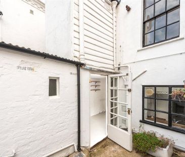 4 bedroom terraced house to rent - Photo 1