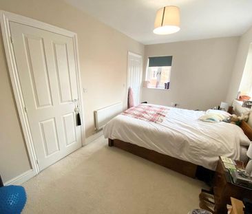 Sandy Lane, Woking, Surrey, GU22 - Photo 2