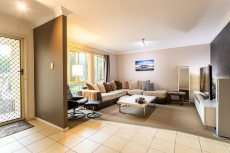 Low set brick – 6 month lease only. - Photo 3