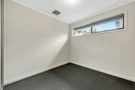 Low-Maintenance, Modern Living in Ultra-Convenient Location - Photo 4