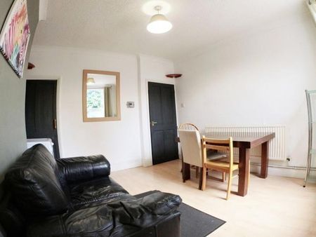 1 bedroom in a house share to rent - Photo 4