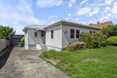 Beautifully Presented Family Home - Photo 3