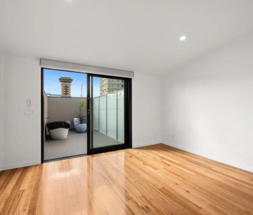 Vibrant Victorian with Bayside Prestige - Photo 6