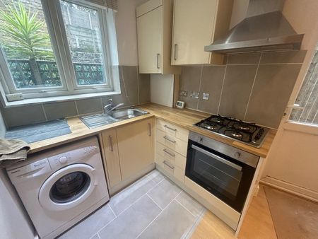 2 Bed Flat, Crookham Road, SW6 - Photo 4