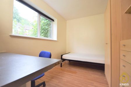 4 bedroom terraced house to rent - Photo 3