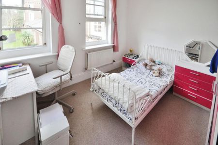 3 bedroom maisonette to rent - Photo 2