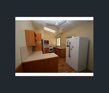 🏡 Spacious 5-Bedroom Family Home in Allenstown – Perfect for Modern... - Photo 3