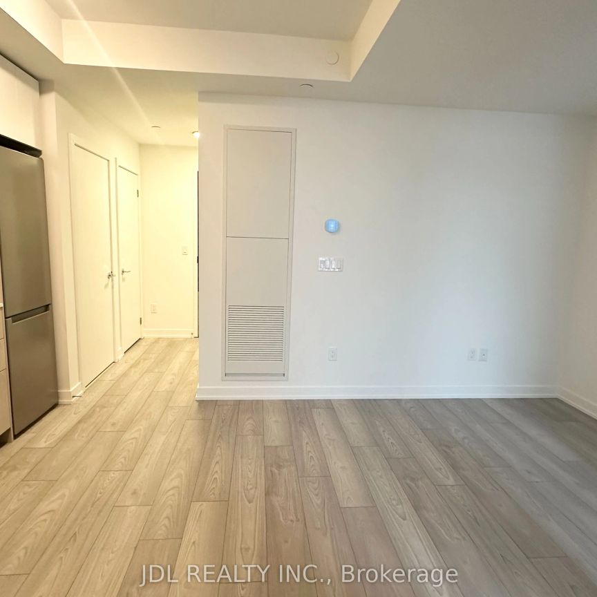 1007 The Queensway #823 - Photo 1