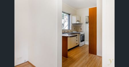Newly Renovated Commuters Home - Photo 4
