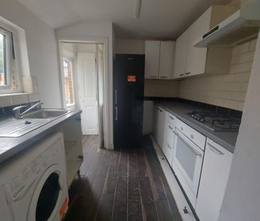 2 bedroom maisonette to rent - Photo 4