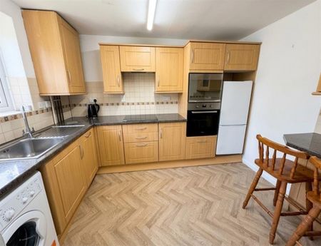 2 Bedroom End Terrace To Let - Photo 5