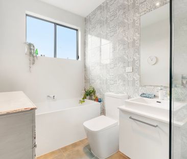Modern Home - Photo 5