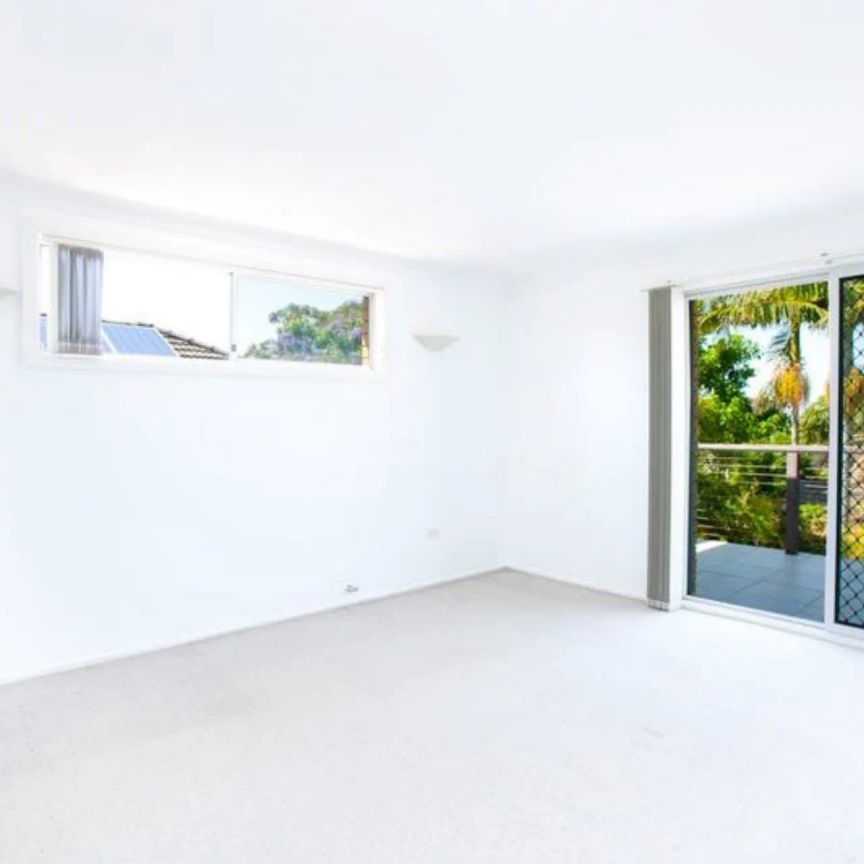 Charming Three-Bedroom Unit in Tranquil Yet Convenient Location - Photo 1