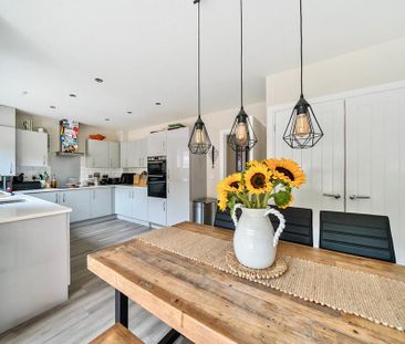 4 bedroom detached house to rent - Photo 5