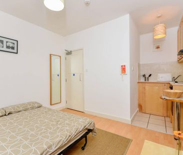 Flat 10 Fairholme Road, West Kensington W14 9JZ - Photo 1