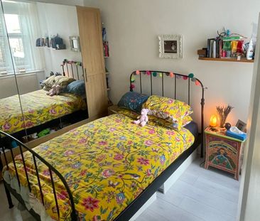 2 Bed Flat, Long Lane, N3 - Photo 5