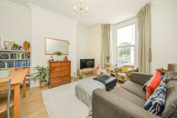 Melina Road, Shepherds Bush, W12 - Photo 1