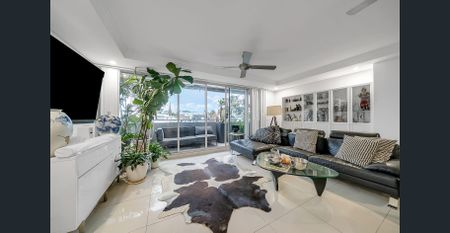 AMAZING LOCATION, CITY VIEWS, FULLY FURNISHED LARGE 3 BEDROOM 2 LEVEL 2 BATHROOM AND TOILET - Photo 4