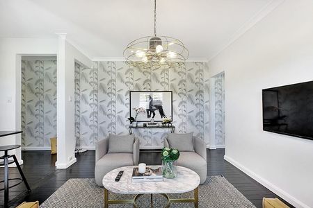 Modern Art Deco Apartment In A Cosmopolitan Harbour Village Setting - Photo 2