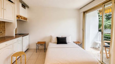 Location Appartement 1 pièce 17m² CANNES 06400 - Photo 2