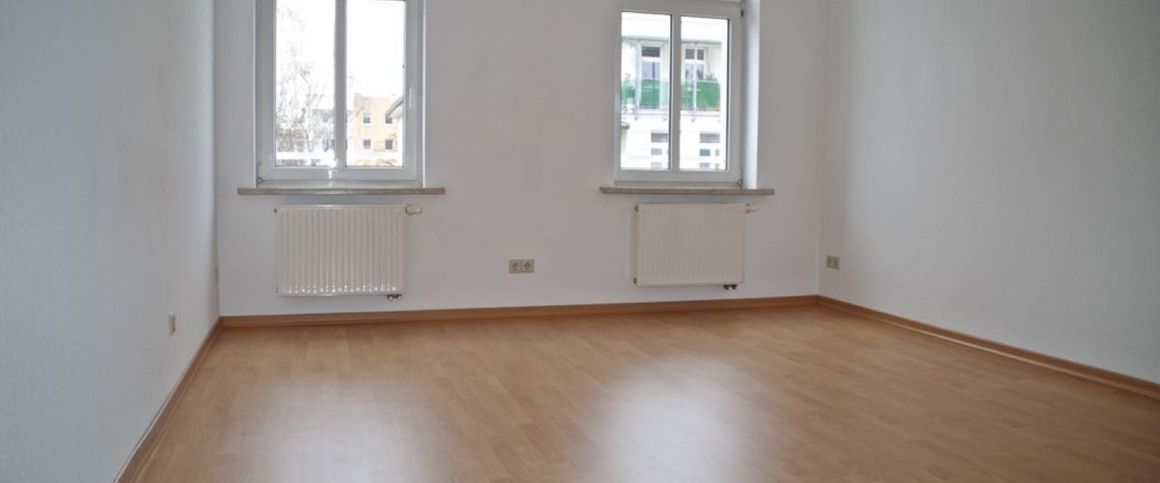 2-Raum • Einbauküche • Gartenmitbenutzung • Laminat • ruhige Lage • Altendorf • mal anschauen? - Foto 1