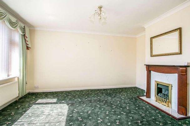 Blenheim Crescent, Hordle, SO41 - Photo 1