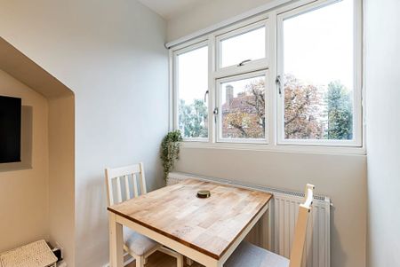 Top Floor Flat ( black door) 89D Downs Park Road, London E5 8JE London, London - Photo 5