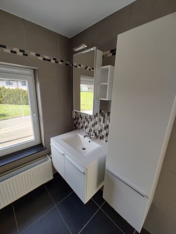 Ruim duplex appartement gelegen in het landelijke Strijtem. - Photo 5