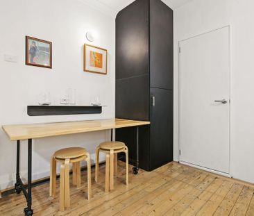 Fully Furnished Chic Art Deco Studio in the Heart of Potts Point - Photo 3