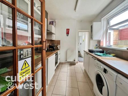 1 bedroom in a house share to rent - Photo 5