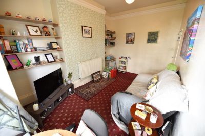 1 bedroom Flat in Victoria Road, Leeds - Photo 4