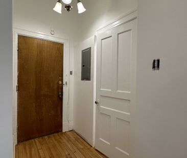 Logement rénové de 2 chambres en location semi-meublé - Photo 1