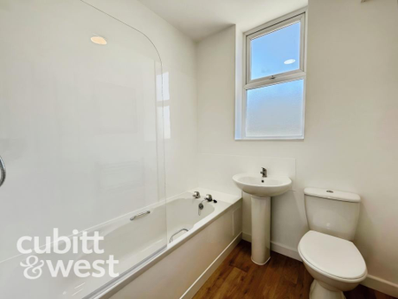 1 bedroom in a house share to rent - Photo 5