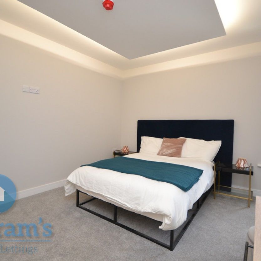 2 bed Flat for Rent - Photo 1