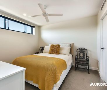 Ultra-Convenient 3-Bed Balmoral Lifestyle — Walk to Everything - Photo 4